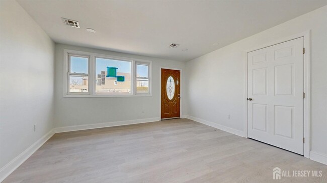 1 Hermann Ave in Carteret, NJ - Foto de edificio - Building Photo