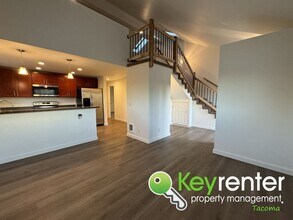 1902 S Sheridan Ave-Unit -Unit A (Upstairs) in Tacoma, WA - Building Photo - Building Photo