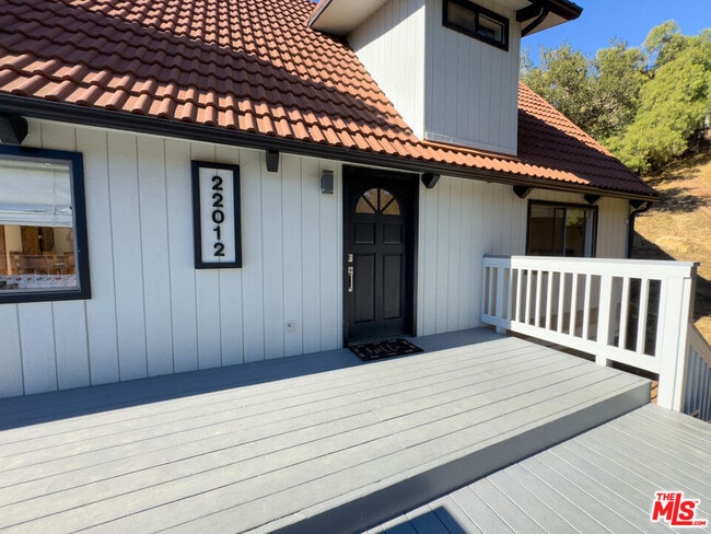 22012 Topanga School Rd in Topanga, CA - Building Photo - Building Photo