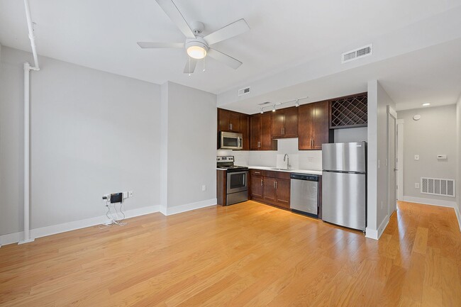 412 E 13th St in Cincinnati, OH - Building Photo - Building Photo