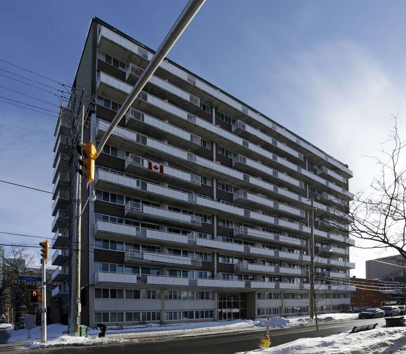 Elphin Apartments in Ottawa, ON - Building Photo