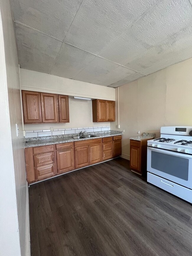 property at 114 S Queen St