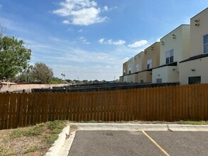 3924 W Daffodil Ave in McAllen, TX - Foto de edificio - Building Photo