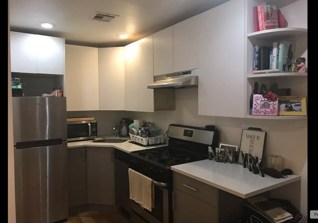 294 Clifton Plz, Unit Front Studio