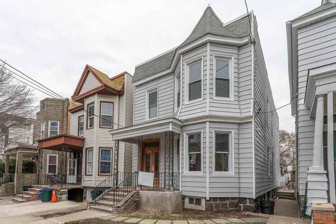 126 75th St, Unit 1 in North Bergen, NJ - Building Photo