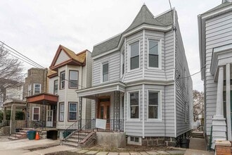 126 75th St in North Bergen, NJ - Foto de edificio - Building Photo