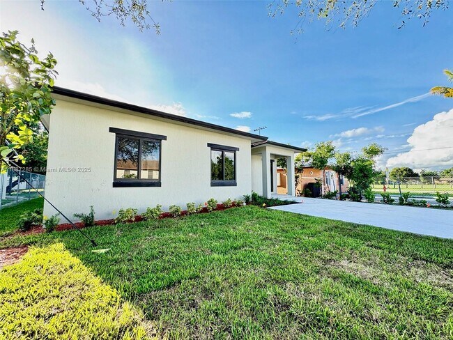 1005 SW 25th Ave in Fort Lauderdale, FL - Building Photo - Building Photo