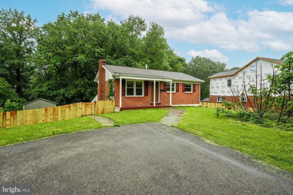 3391 Bristol Ct in Dale City, VA - Building Photo