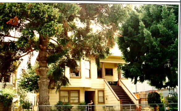 2104 Eagle Ave in Alameda, CA - Foto de edificio - Building Photo