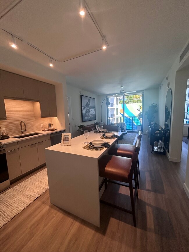 223 NE 27th St, Unit B3 in Miami, FL - Building Photo - Building Photo
