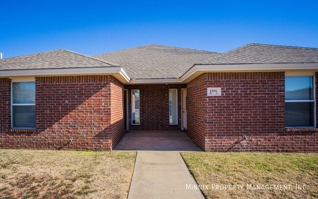 1206 N Bangor Ave in Lubbock, TX - Foto de edificio - Building Photo