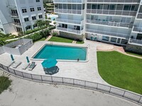 1977 Gulf Shore Blvd N, Unit 202 in Naples, FL - Building Photo - Building Photo