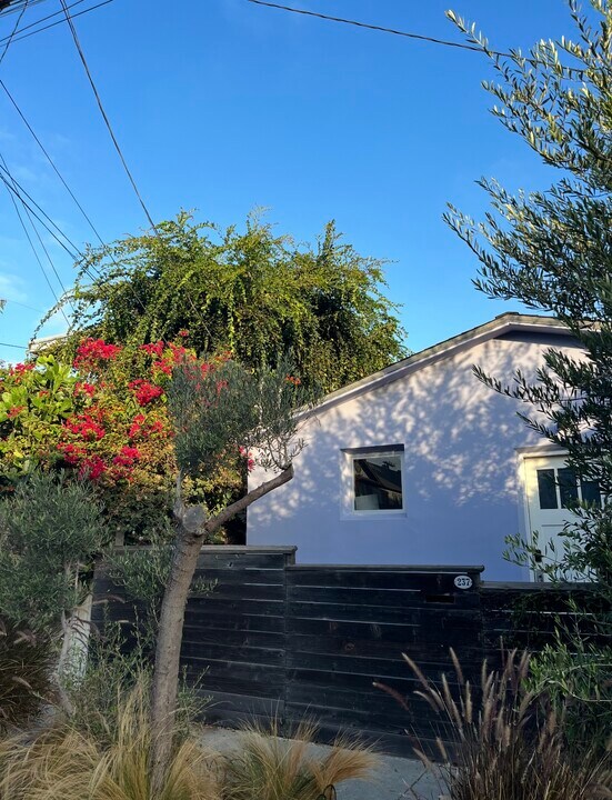 237 San Juan Ave in Venice, CA - Building Photo