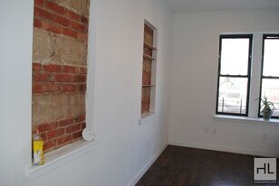 EASTERN PARKWAY / NO FEE / Spacious 2-Bed 1-Bath Crown Heights / Prospect Park in Brooklyn, NY - Building Photo
