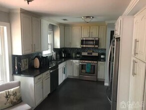 218 W Shirley Ave in Edison, NJ - Building Photo - Building Photo