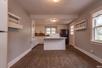 204 S Clark St in Bloomington, IN - Foto de edificio - Building Photo