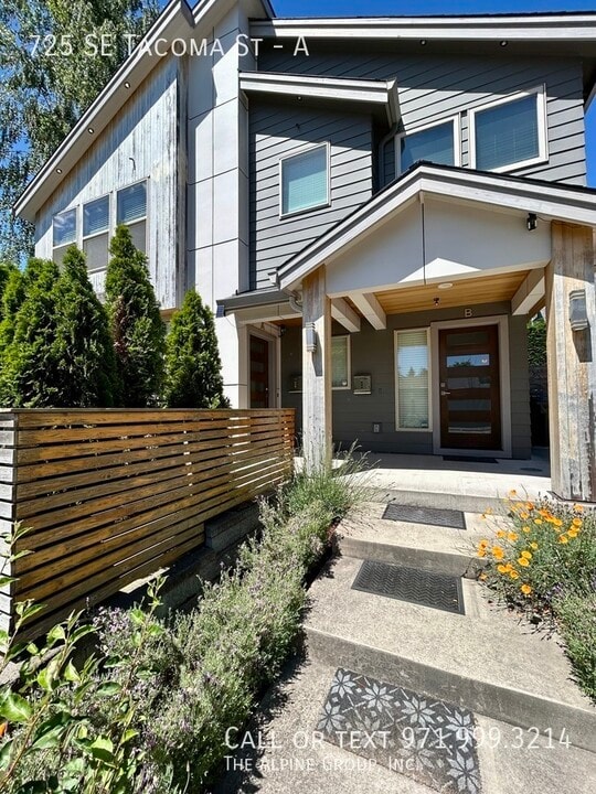 725 SE Tacoma St in Portland, OR - Building Photo