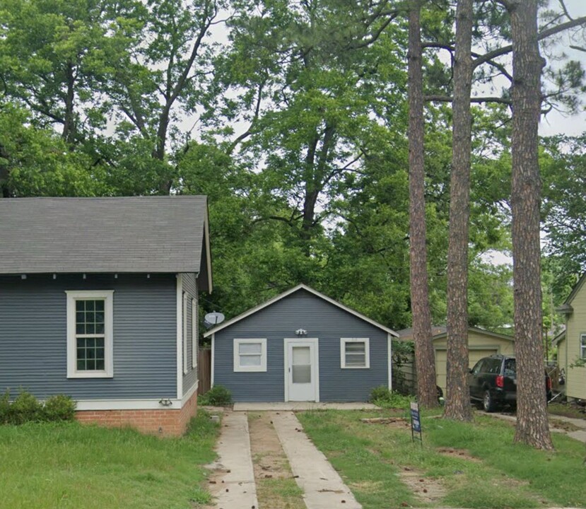 516 W Locust St in Durant, OK - Foto de edificio