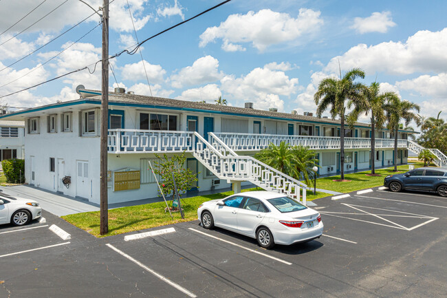 Lakeside Point Condominiums in Lake Worth Beach, FL - Foto de edificio - Building Photo
