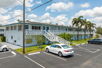 Lakeside Point Condominiums in Lake Worth Beach, FL - Building Photo - Building Photo