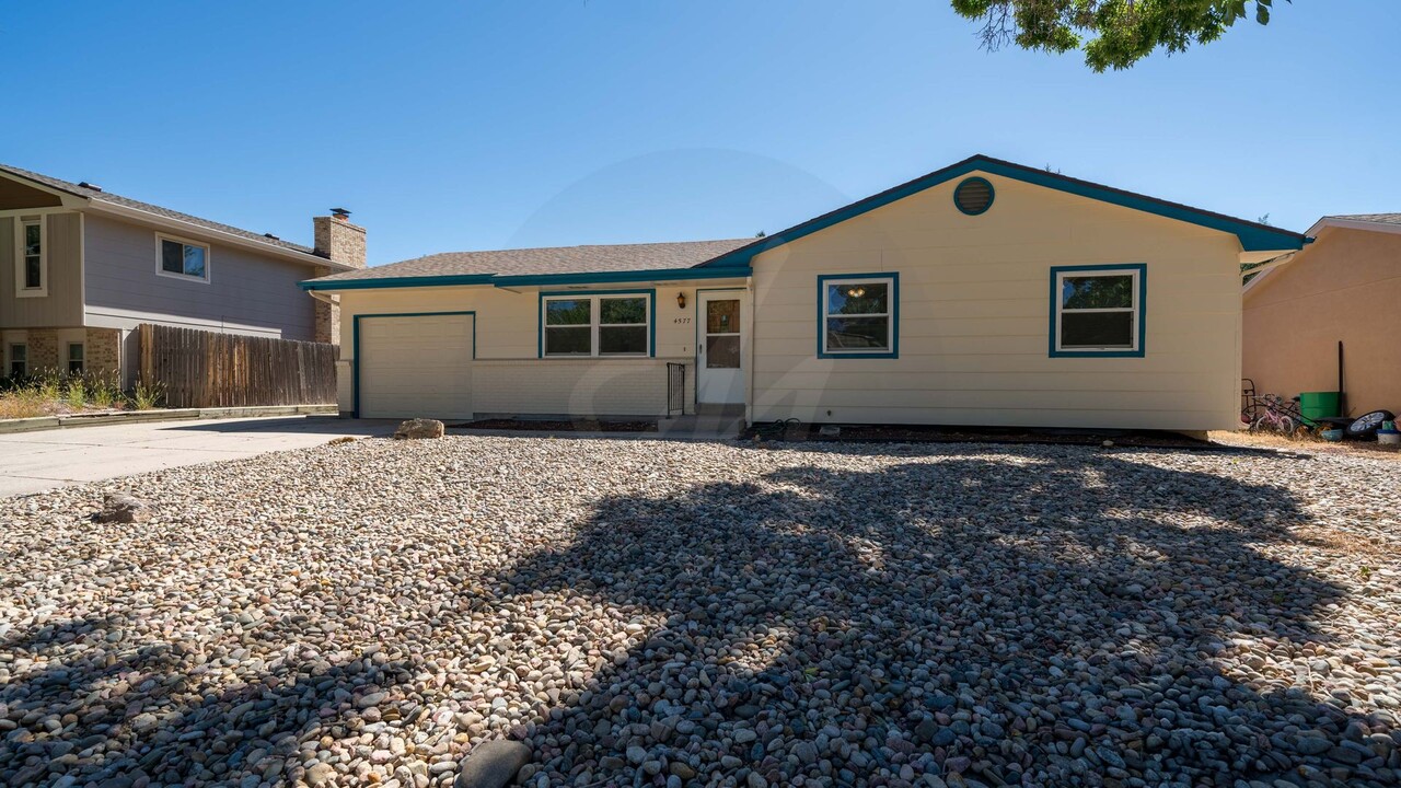 4577 Sleepy Hollow Cir S in Colorado Springs, CO - Foto de edificio