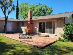 404 Peppertree Rd in Walnut Creek, CA - Building Photo - Building Photo