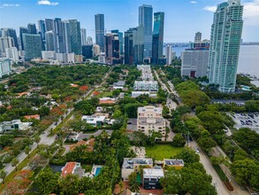 1884 Brickell Ave in Miami, FL - Building Photo - Building Photo