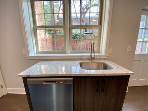 722 Lombard St, Unit APT 1 in Philadelphia, PA - Building Photo - Building Photo