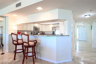 25 Bluebill Ave in Naples, FL - Building Photo