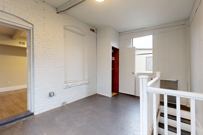 145 Cottage St in Boston, MA - Foto de edificio - Building Photo