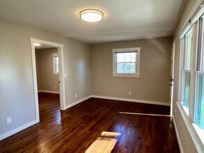 123 Wells St in Hendersonville, NC - Building Photo - Building Photo