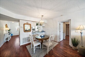 425 Cerromar Terrace in Venice, FL - Building Photo - Building Photo