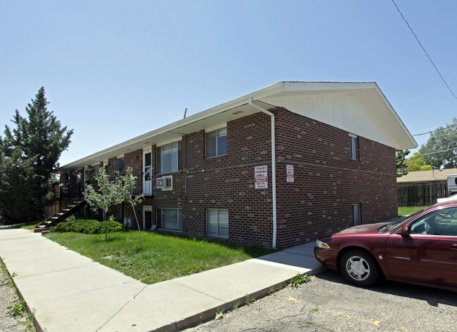 3011 Denver St in Evans, CO - Foto de edificio - Building Photo