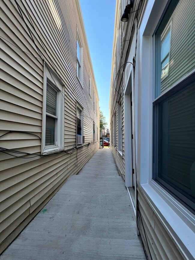 5714 W Grand Ave in Chicago, IL - Building Photo - Building Photo