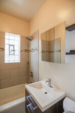 1250 W Montrose Ave in Chicago, IL - Building Photo - Building Photo