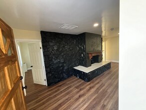 1336 W 73rd St in Los Angeles, CA - Building Photo - Building Photo