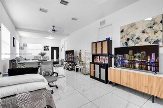 3166 NW 102nd St in Miami, FL - Building Photo - Building Photo