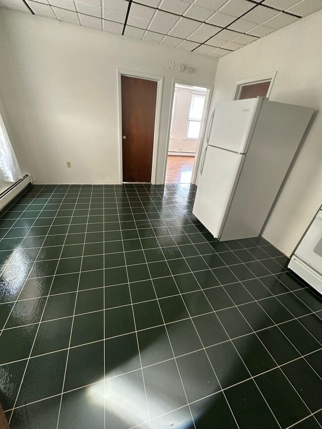 17 E 48th St in Bayonne, NJ - Building Photo - Building Photo