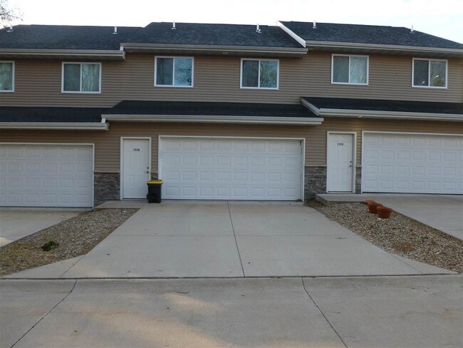 1330 N Dodge St Ct in Iowa City, IA - Building Photo - Building Photo
