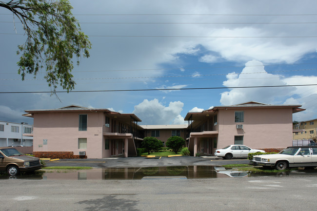 Apartamentos Bird Road in Miami, FL - Foto de edificio - Building Photo