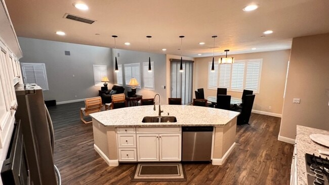 1821 W Corvina Ave in Visalia, CA - Building Photo - Building Photo