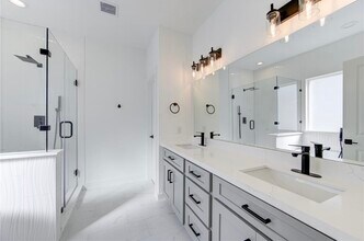 1102 Paul Quinn St, Unit #B in Houston, TX - Foto de edificio - Building Photo