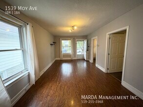 1539 Moy Ave in Windsor, ON - Building Photo - Building Photo