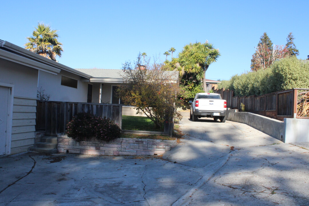 408 Pine St, Unit B in Capitola, CA - Building Photo