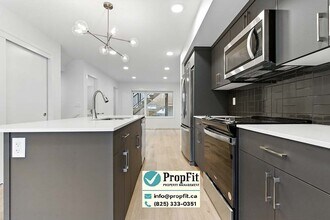 7344 Klapstein Cres SW in Edmonton, AB - Building Photo - Building Photo