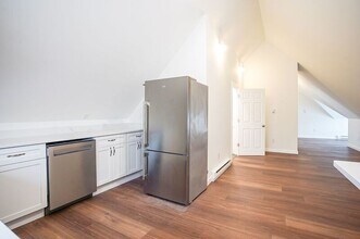 42 E School St in West Springfield, MA - Building Photo - Building Photo