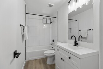 302 E Monte Vista Rd in Phoenix, AZ - Building Photo - Building Photo