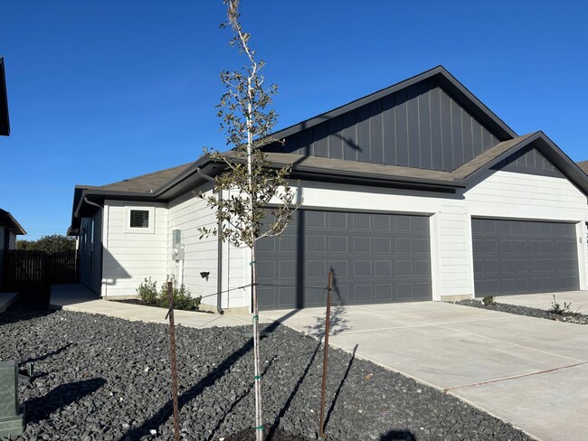 262-266 Nespral Dr in San Antonio, TX - Building Photo - Building Photo