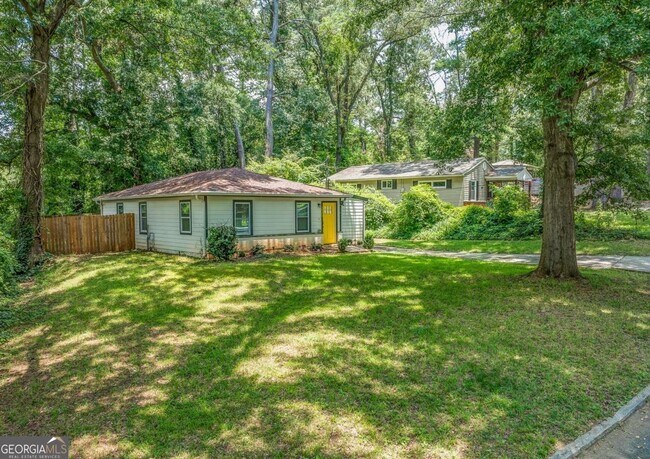 property at 1024 Regis Rd SE