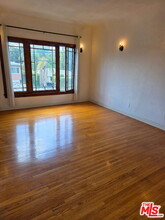 1901 N Commonwealth Ave in Los Angeles, CA - Building Photo - Building Photo